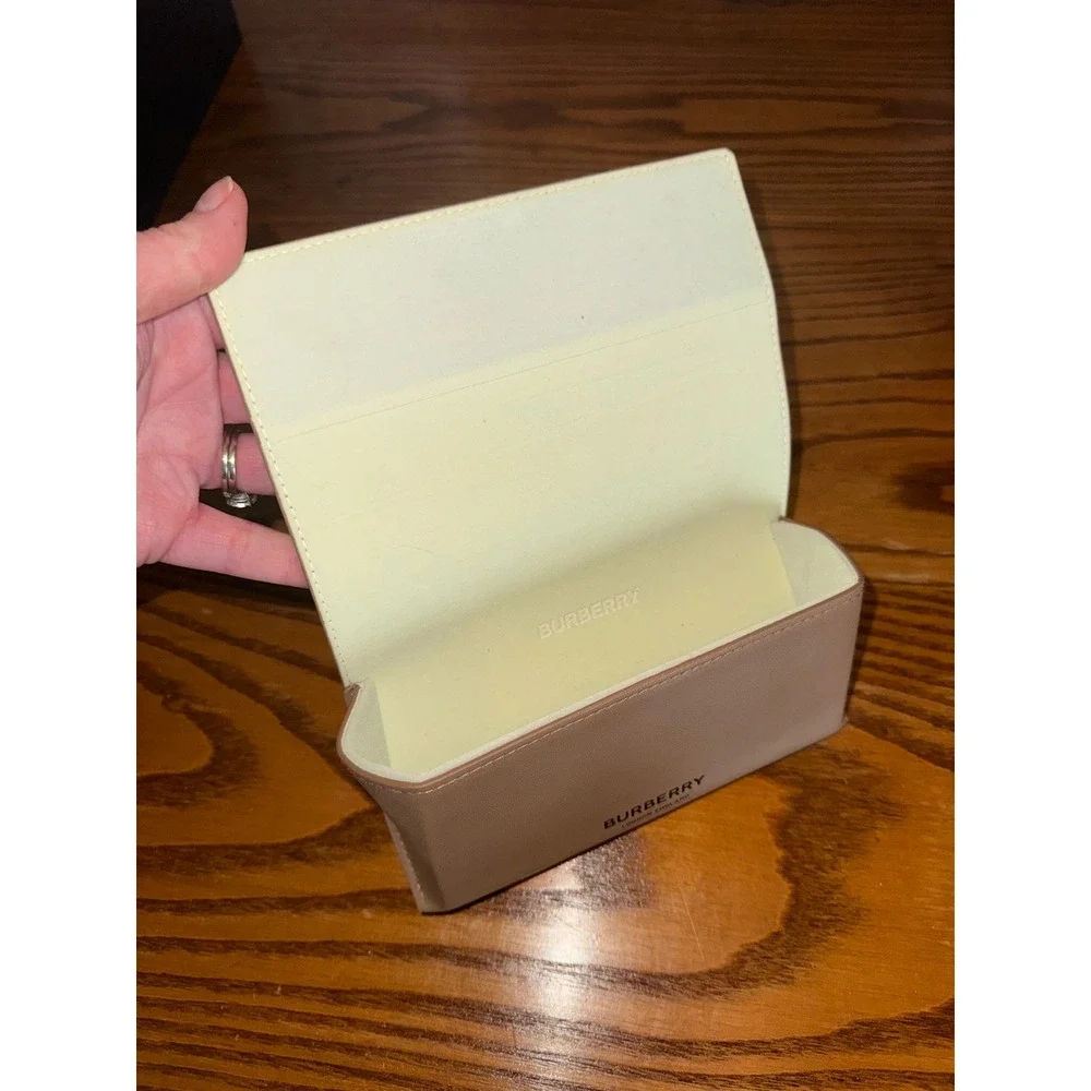 Burberry‎ London England Tan Leather Sunglasses Case Magnetic Flap Closure
